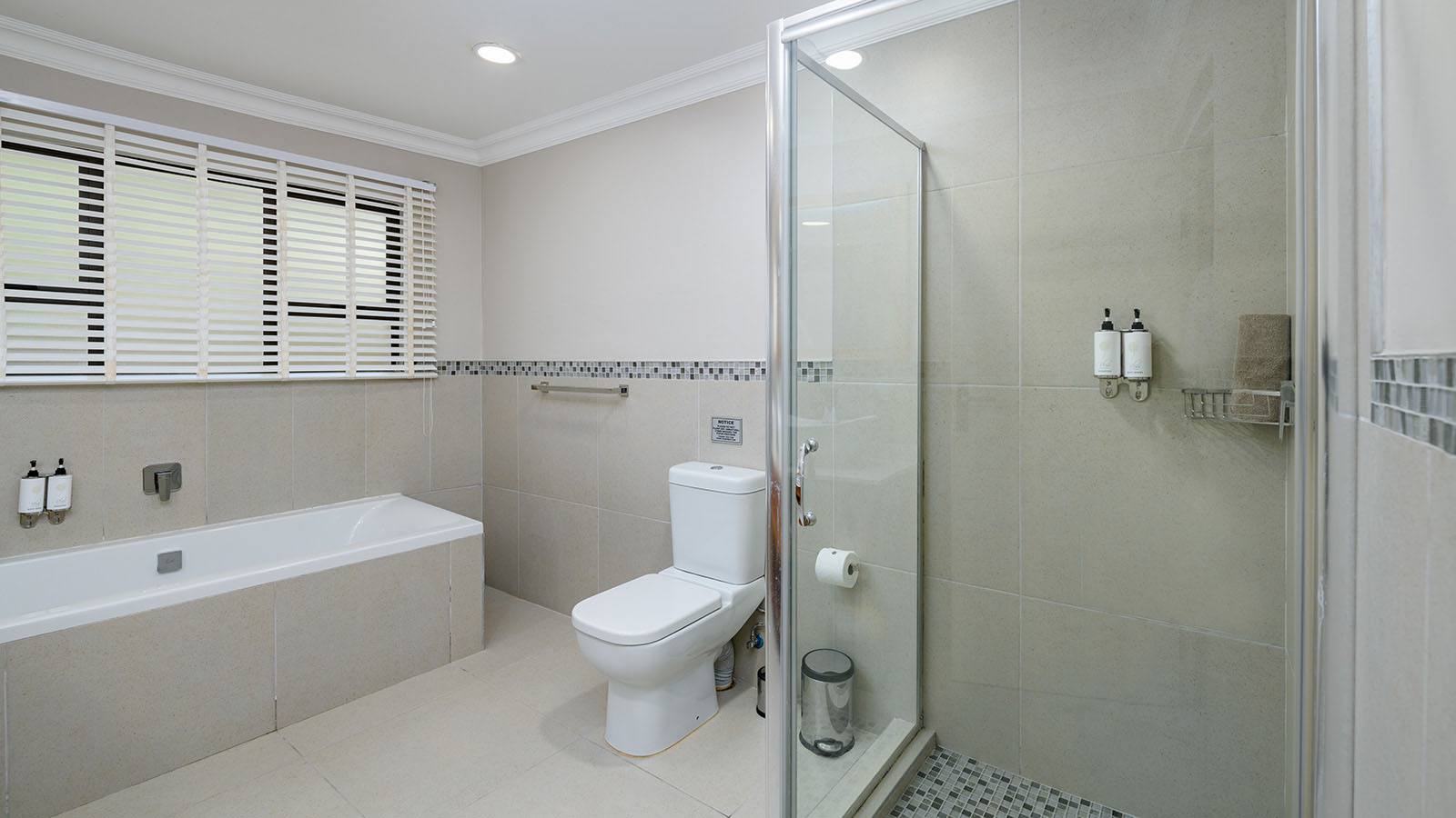 Three Bedroom Luxury Chalet with Splash Pool
