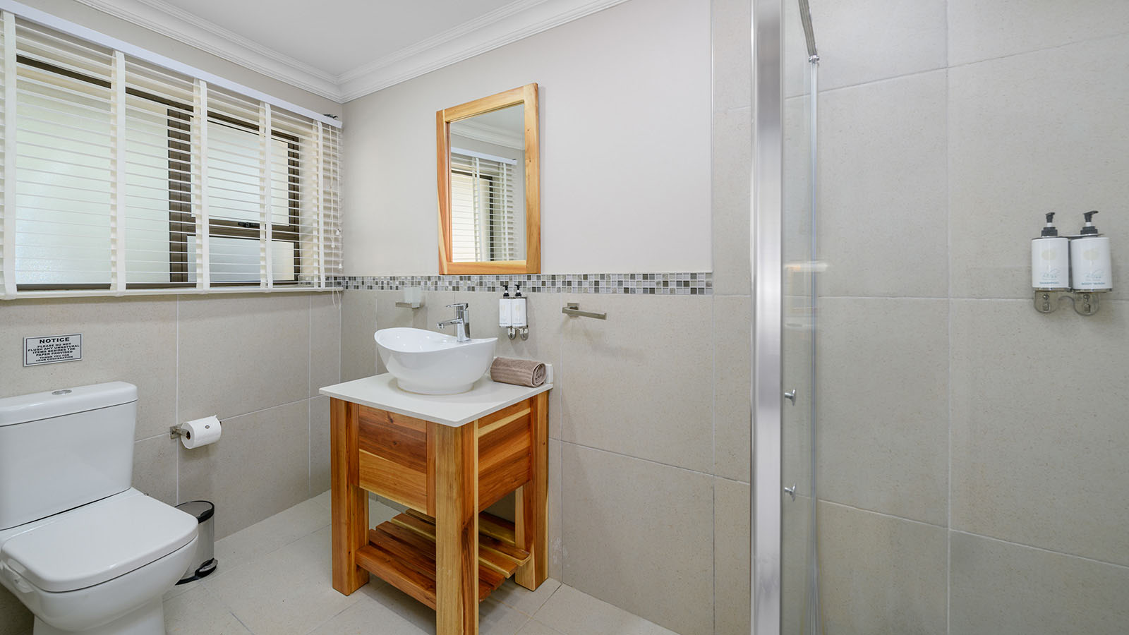 Three Bedroom Luxury Chalet with Splash Pool
