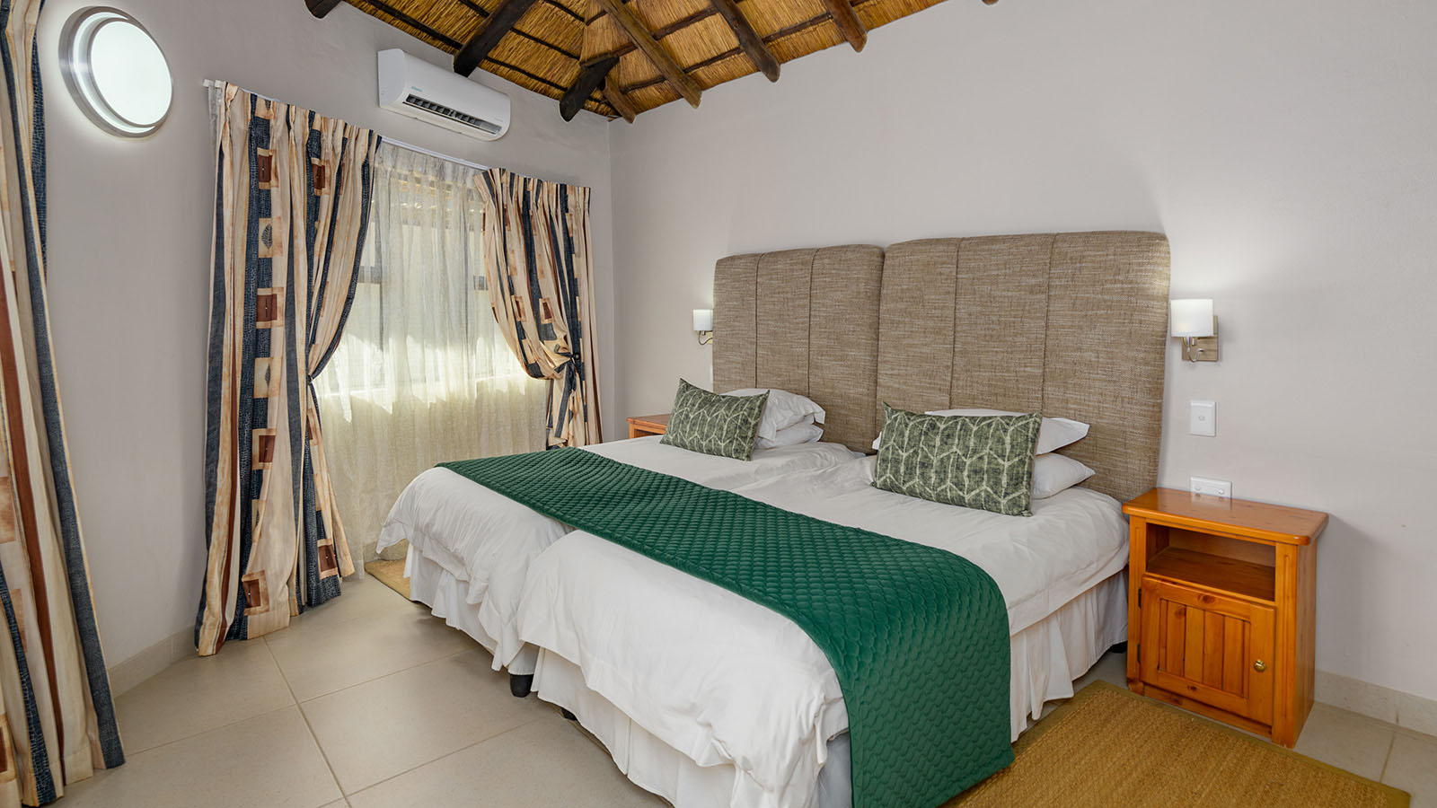 Three Bedroom Luxury Chalet with Splash Pool