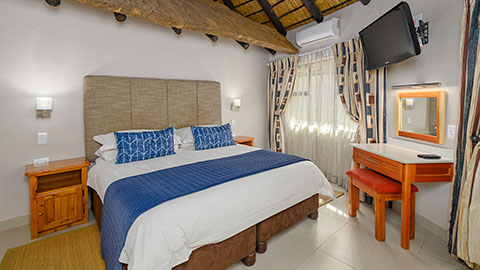 Three Bedroom Luxury Chalet with Splash Pool